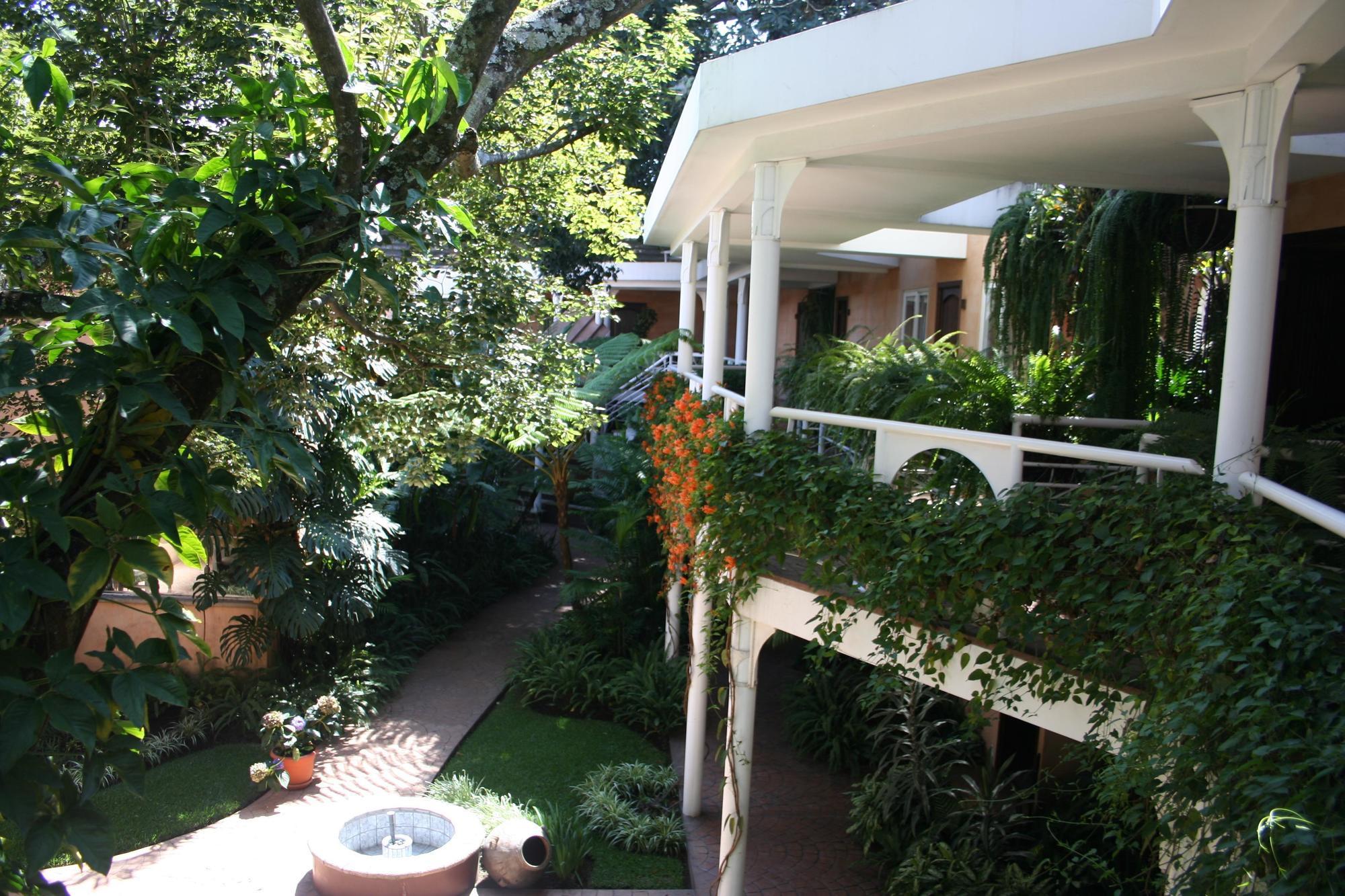 Hotel Ciudad Vieja Guatemala City Exterior photo